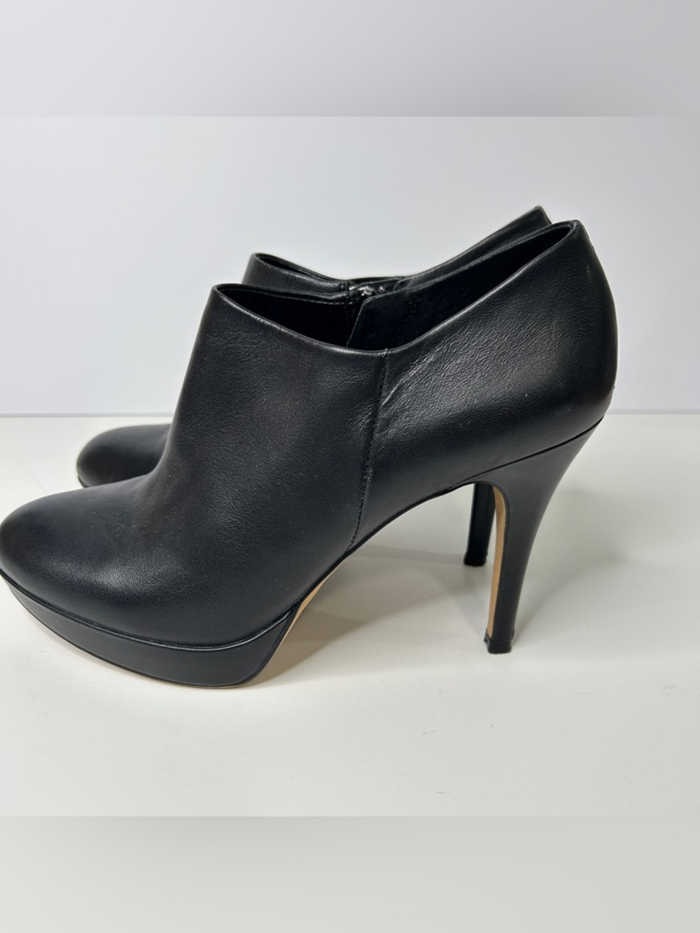 Vince Camuto Elvin Black Leather booties size 9 - Picture 2 of 10